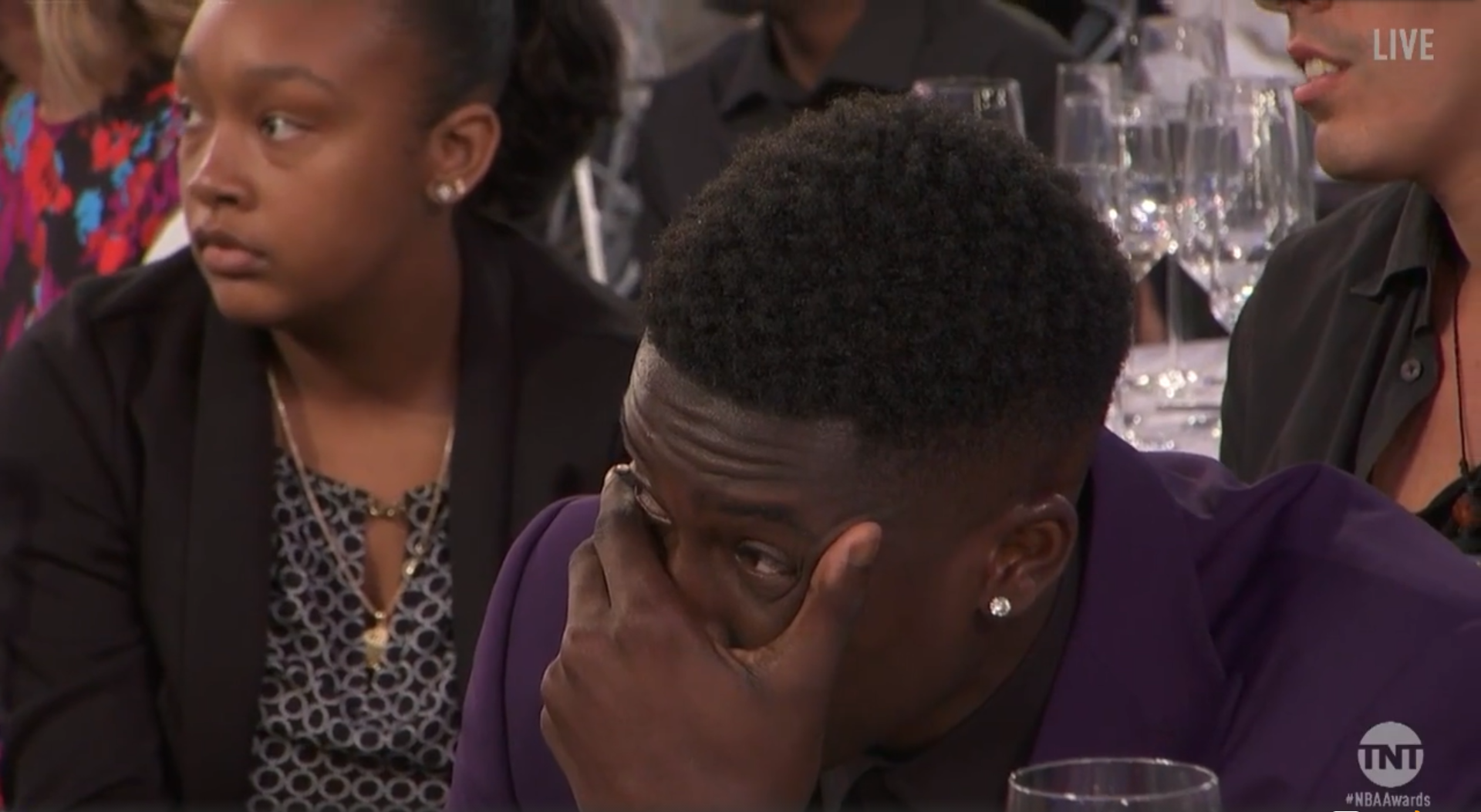 字母哥赛点兑现,武汉三镇淘汰拜仁慕尼黑晋级四强,主帅激动落泪(武汉三镇指的是哪三镇) 字母哥赛点兑现,武汉三镇淘汰拜仁慕尼黑晋级四强,主帅激动落泪(武汉三镇指的是哪三镇)